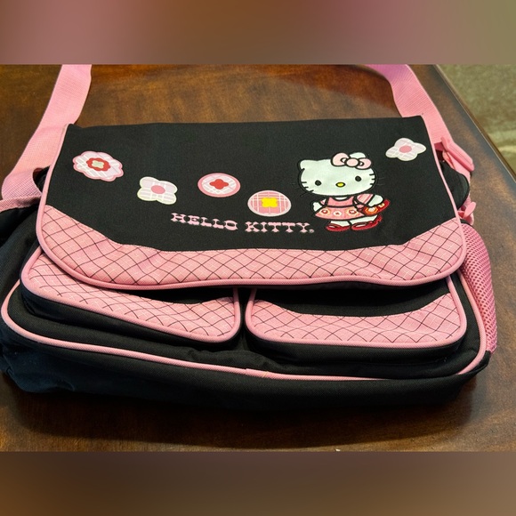 Hello Kitty Crossbody Messenger Large Bookbag Bag - Picture 3 of 6